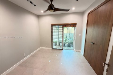 Casa en alquiler en North Miami Beach, Florida, 4 dormitorios, 276.01 m2 № 2154667 - foto 25