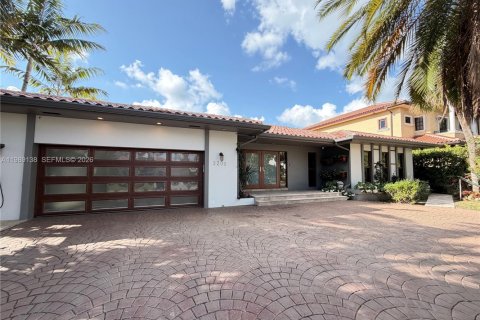 Casa en North Miami Beach, Florida 4 dormitorios, 276.01 m2 № 2154667