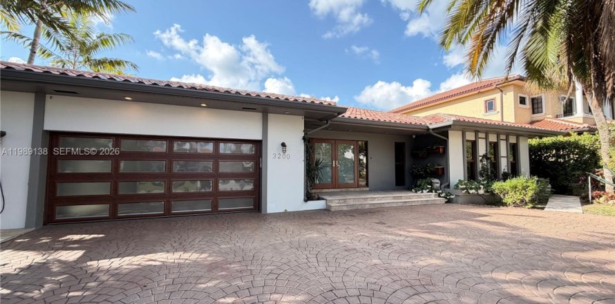 Casa en North Miami Beach, Florida 4 dormitorios, 276.01 m2 № 2154667