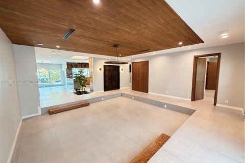 Casa en alquiler en North Miami Beach, Florida, 4 dormitorios, 276.01 m2 № 2154667 - foto 4