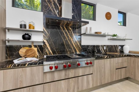 Купить виллу или дом в Норт-Майами-Бич, Флорида 6 спален, 490.34м2, № 1957830 - фото 21