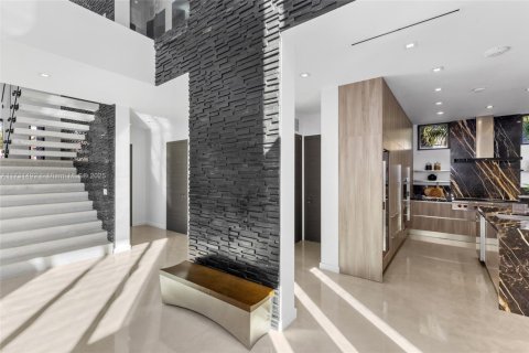 Купить виллу или дом в Норт-Майами-Бич, Флорида 6 спален, 490.34м2, № 1957830 - фото 23