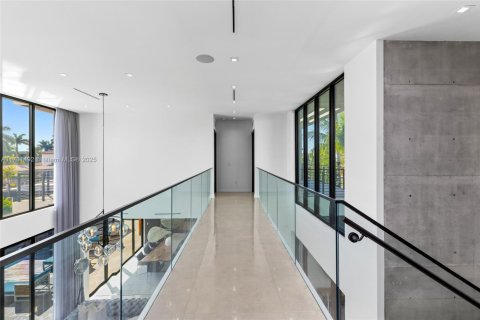 Купить виллу или дом в Норт-Майами-Бич, Флорида 6 спален, 490.34м2, № 1957830 - фото 24