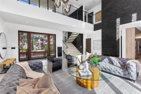 Купить виллу или дом в Норт-Майами-Бич, Флорида 6 спален, 490.34м2, № 1957830 - фото 8