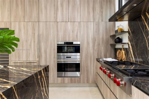 Купить виллу или дом в Норт-Майами-Бич, Флорида 6 спален, 490.34м2, № 1957830 - фото 20