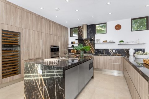 Купить виллу или дом в Норт-Майами-Бич, Флорида 6 спален, 490.34м2, № 1957830 - фото 19