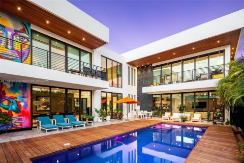 Купить виллу или дом в Норт-Майами-Бич, Флорида 6 спален, 490.34м2, № 1957830 - фото 5