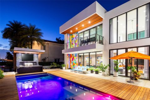 Купить виллу или дом в Норт-Майами-Бич, Флорида 6 спален, 490.34м2, № 1957830 - фото 7