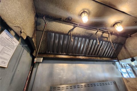 Immobilier commercial à vendre à Miami, Floride № 2013323 - photo 13