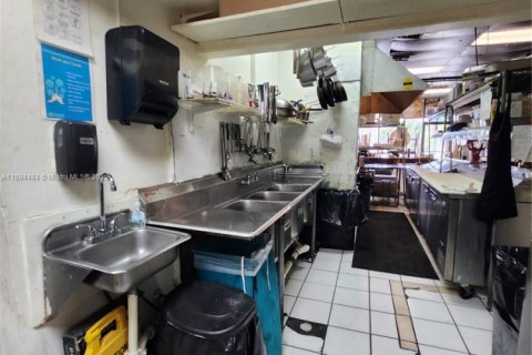 Immobilier commercial à vendre à Miami, Floride № 2013323 - photo 8