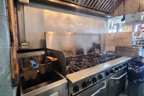 Immobilier commercial à vendre à Miami, Floride № 2013323 - photo 9