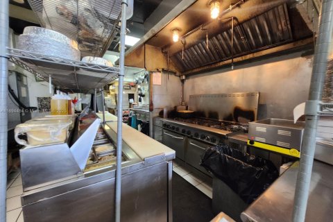 Immobilier commercial à vendre à Miami, Floride № 2013323 - photo 12