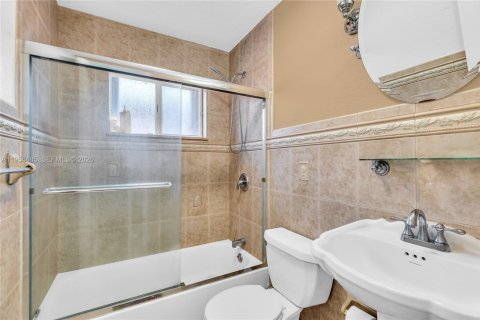 Casa en venta en Hialeah Gardens, Florida, 3 dormitorios, 125.42 m2 № 2011123 - foto 15
