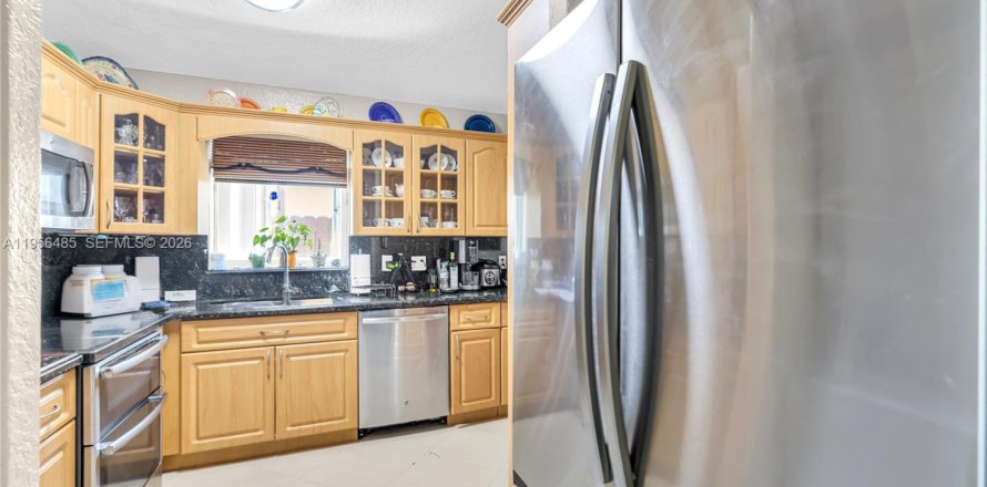 Casa en Hialeah Gardens, Florida 3 dormitorios, 125.42 m2 № 2011123