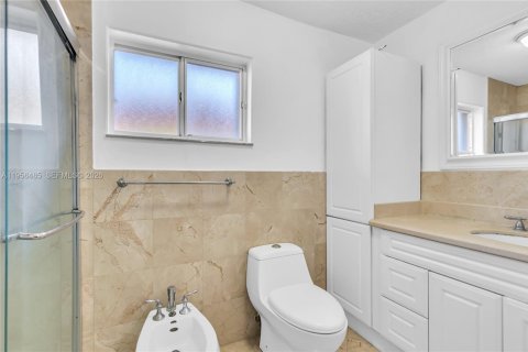 Casa en venta en Hialeah Gardens, Florida, 3 dormitorios, 125.42 m2 № 2011123 - foto 11