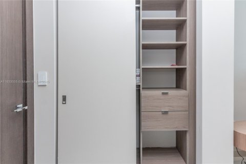 Copropriété à louer à Miami, Floride: 4 chambres, 371.14 m2 № 1934606 - photo 14