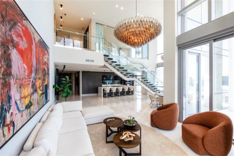 Copropriété à louer à Miami, Floride: 4 chambres, 371.14 m2 № 1934606 - photo 1