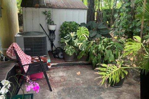 House in Pompano Beach, Florida 4 bedrooms, 112.23 sq.m. № 2191298 - photo 25