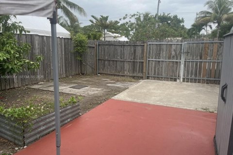 House in Pompano Beach, Florida 4 bedrooms, 112.23 sq.m. № 2191298 - photo 28