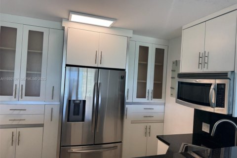 Copropriété à louer à Sunny Isles Beach, Floride: 1 chambre, 92.07 m2 № 1989017 - photo 12