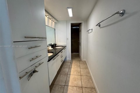 Copropriété à louer à Sunny Isles Beach, Floride: 1 chambre, 92.07 m2 № 1989017 - photo 30