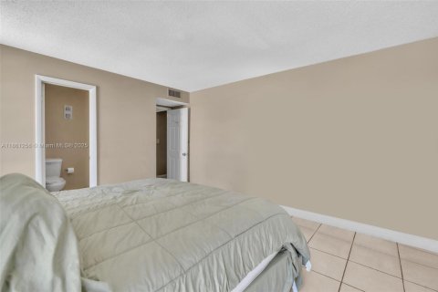 Condominio en venta en Lauderhill, Florida, 2 dormitorios, 88.26 m2 № 1889377 - foto 18