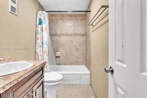 Condominio en venta en Lauderhill, Florida, 2 dormitorios, 88.26 m2 № 1889377 - foto 24