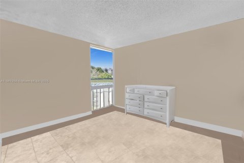 Condominio en venta en Lauderhill, Florida, 2 dormitorios, 88.26 m2 № 1889377 - foto 21