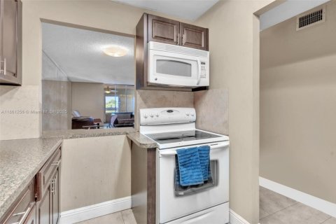 Condominio en venta en Lauderhill, Florida, 2 dormitorios, 88.26 m2 № 1889377 - foto 7