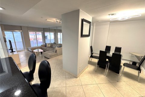 Condo in Surfside, Florida, 2 bedrooms  № 1878884 - photo 7