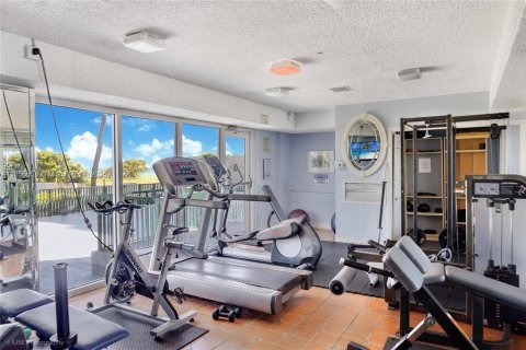 Condo in Surfside, Florida, 2 bedrooms  № 1878884 - photo 20