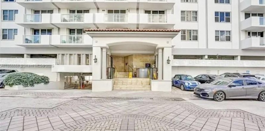 Condo in Surfside, Florida, 2 bedrooms  № 1878884