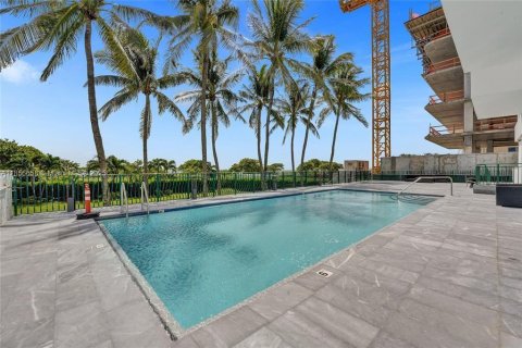 Condo in Surfside, Florida, 2 bedrooms  № 1878884 - photo 25