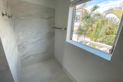 Condo in Lighthouse Point, Florida, 2 bedrooms  № 2083537 - photo 17