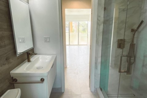 Condo in Lighthouse Point, Florida, 2 bedrooms  № 2083537 - photo 18