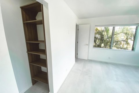 Condo in Lighthouse Point, Florida, 2 bedrooms  № 2083537 - photo 13