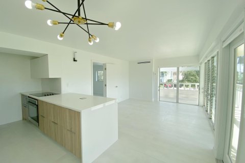 Condo in Lighthouse Point, Florida, 2 bedrooms  № 2083537 - photo 9
