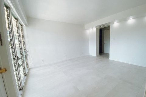Condo in Lighthouse Point, Florida, 2 bedrooms  № 2083537 - photo 21