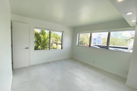 Condo in Lighthouse Point, Florida, 2 bedrooms  № 2083537 - photo 15