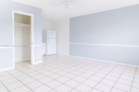 Appartement à louer à Fort Lauderdale, Floride: 3 chambres, 875.42 m2 № 1956653 - photo 2
