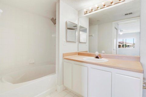 Condominio en venta en Port St. Lucie, Florida, 2 dormitorios, 95.97 m2 № 2241049 - foto 20