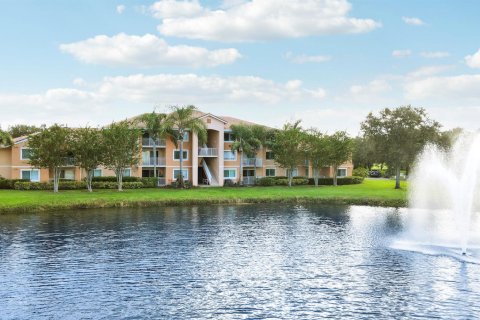 Condominio en Port St. Lucie, Florida, 2 dormitorios  № 2241049