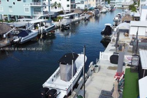 House in Key Largo, Florida 3 bedrooms, 99.22 sq.m. № 1889488 - photo 1