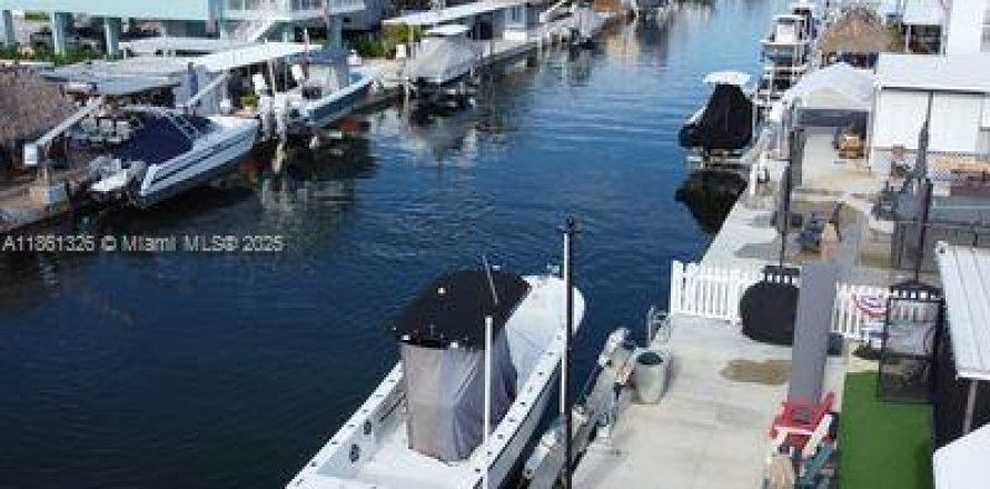 House in Key Largo, Florida 3 bedrooms, 99.22 sq.m. № 1889488