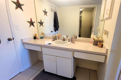 Condo in Englewood, Florida, 2 bedrooms  № 1652250 - photo 13