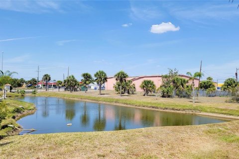 Condo in Englewood, Florida, 2 bedrooms  № 1652250 - photo 21