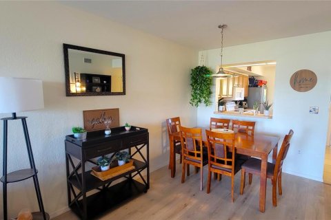 Condo in Englewood, Florida, 2 bedrooms  № 1652250 - photo 9