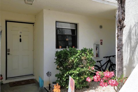 Condo in Englewood, Florida, 2 bedrooms  № 1652250 - photo 2
