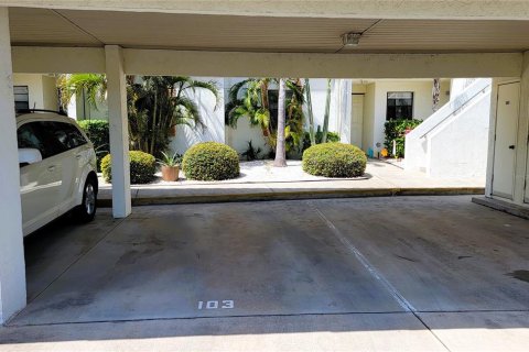 Condo in Englewood, Florida, 2 bedrooms  № 1652250 - photo 19