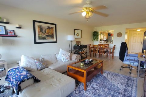 Condo in Englewood, Florida, 2 bedrooms  № 1652250 - photo 8
